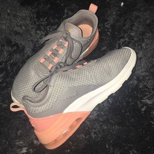 nike grey and pink air max’s